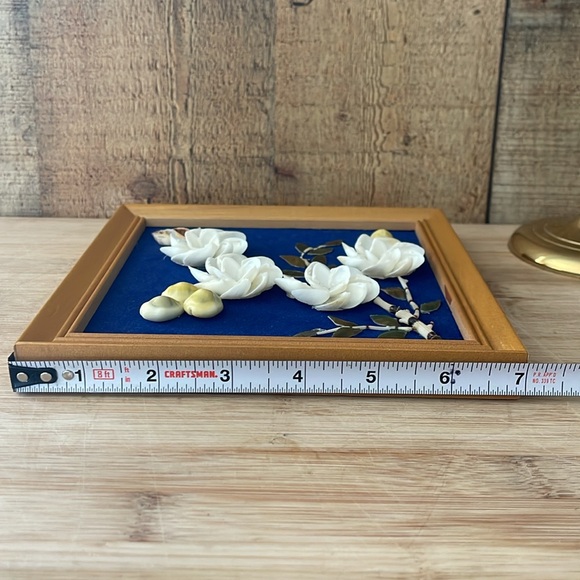Vintage Handmade seashell flower art with blue velvet fabric and wooden frames - Picture 9 of 9